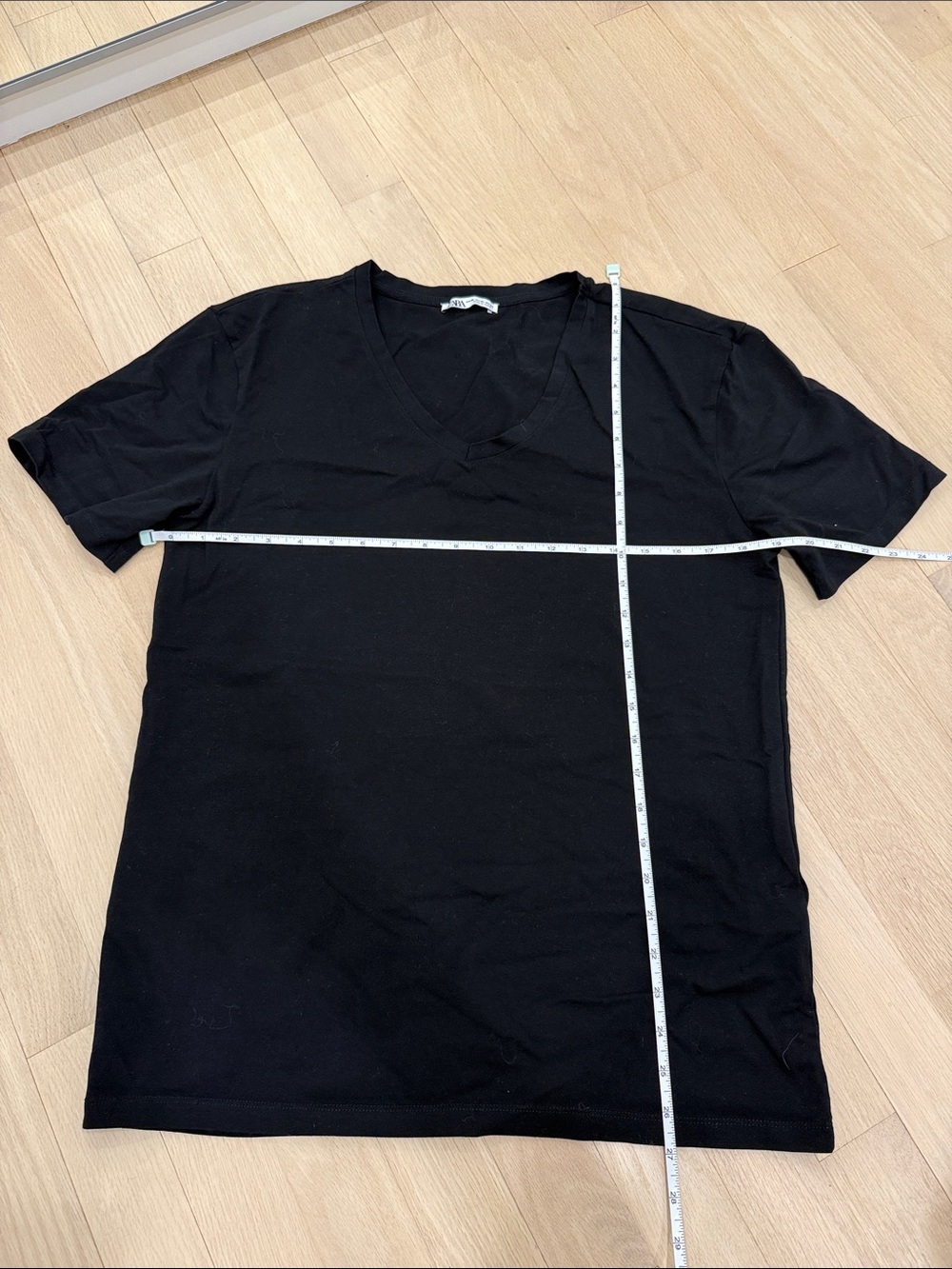 Zara Men's Black V-Neck T-Shirt